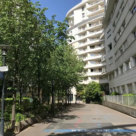 La Defense شقة *